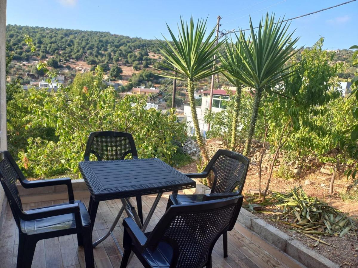Mhna Guest House Ajloun Exterior photo