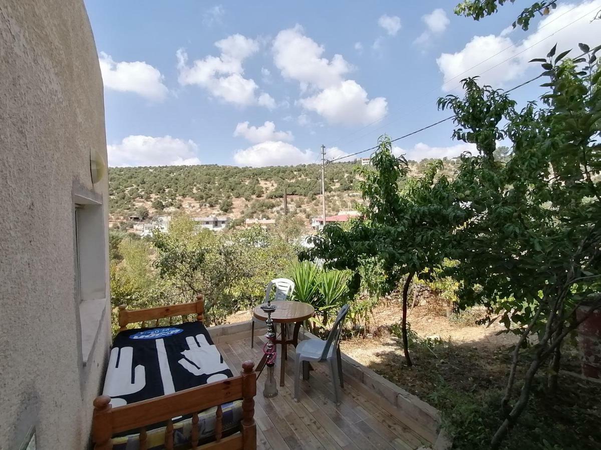 Mhna Guest House Ajloun Exterior photo