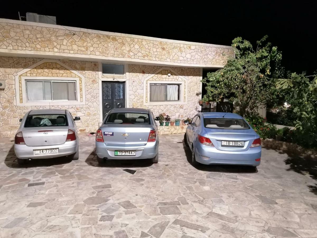 Mhna Guest House Ajloun Exterior photo